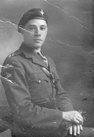 OS Stanley J Jeavons in Para Regt uniform