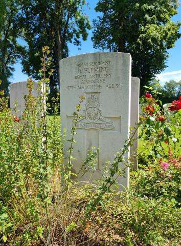 The headstone of Sgt D Fleming