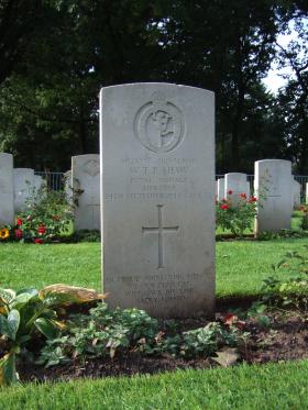 Sigmn. WTP Shaw headstone 1 Abn Div Sigs. Oosterbeek Cem. Oct 2015