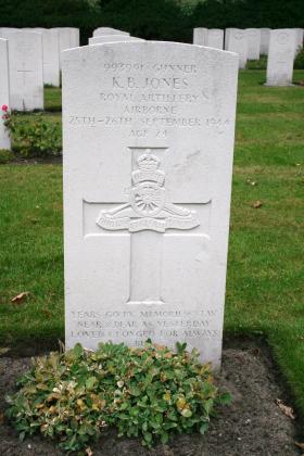 Headstone of KB Jones, Oosterbeek