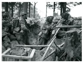 Men of No 3 Platoon, R Company, 1st Parachute Battalion armed with Bren gun and No. 4 rifles defend a large shell hole.