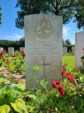 OS Grave of SSgt K S Hodges GPR. 