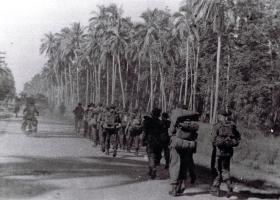 Members of the 12th Para Bn march off having landed at Morib Beach, Malaya, September 1945. 