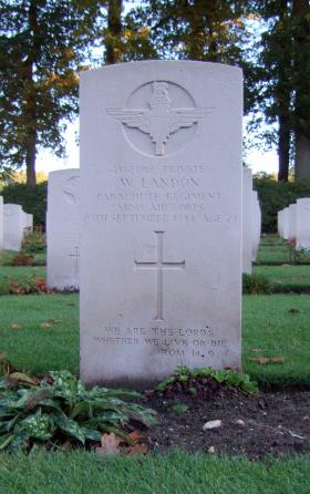 Headstone of Pte W Landon, Oosterbeek War Cemetery, October 2015.