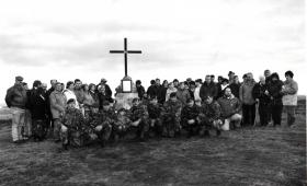 2 PARA Falklands veterans and villagers from Goose Green at memorial, 1992