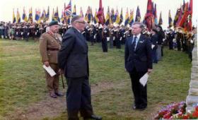 Maj Gen Urquhart, former 1st Airborne Division Commander at Arnhem unveiling the Double Hills memorial in 1979