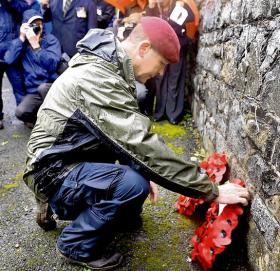 Wreathlaying to commemorate the 30th anniversary of the Warrenpoint bombings, 2009