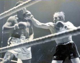 Dickie Dunn, 4 PARA Provost Sgt, fighting Muhammad Ali for the world title, 1976 