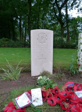 Headstone for Dvr Kennell, Oosterbeek War Cemetery, 18 September 2015.