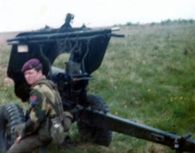 Cfmn Dowling, F Battery 7 PARA RHA, 105mm Pack Howitzer, sight test at Larkhill, 1975.