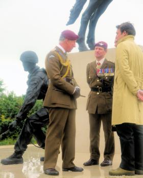 The Colonel in Chief and Col Commandant with the sculptors at the Airborne Forces Memorial, NMA 13 July 2012.