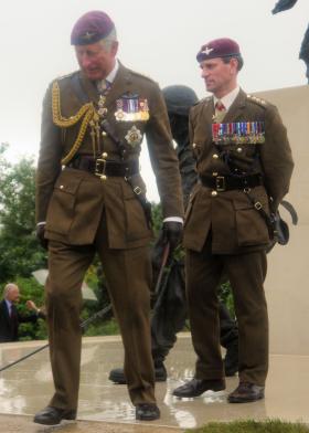 HRH Prince of Wales and the Col Commandant review the Airborne Forces Memorial at the NMA, 13 July 2012.