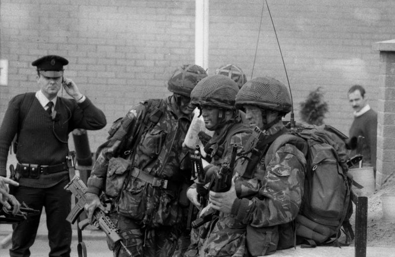 RUC officer and Paras waiting to go out on patrol Cookstown | ParaData