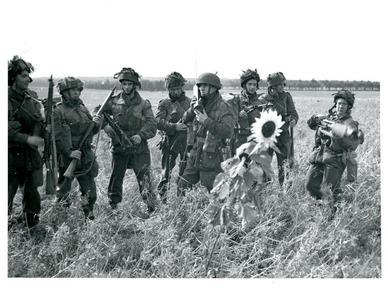 A group of the 1st Battalion, The Border Regiment at the edge of DZ X, mid way between Sinderhoeve and Jonkershoeve. 