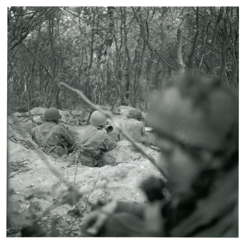 Men of HQ Company, 1st Bn, The Border Regiment, defending the gardens of Van Lennepweg, Oosterbeek.