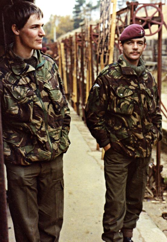 Bob Hilton (left) and Alex McInnes at Ash Ranges, 1982. | ParaData