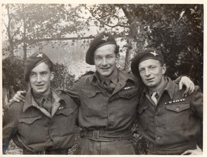 Pte F Shedd, left, with pals of the 3rd Battalion, 1945. | ParaData