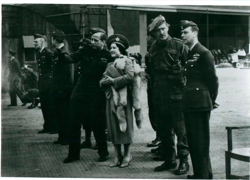 Visit to Ringway from Queen Elizabeth and King George VI. | ParaData